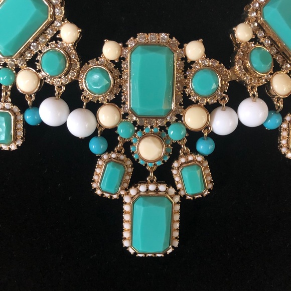 🆕Banana Rep turquoise like statement necklace - Picture 3 of 4